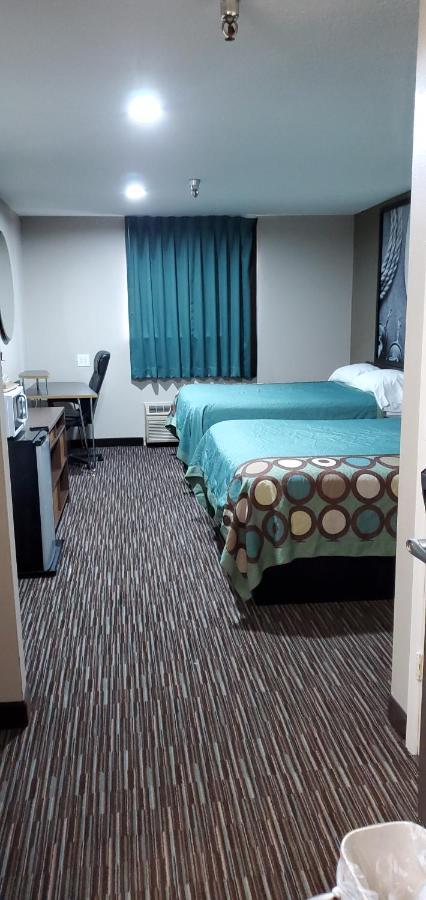 Super 8 By Wyndham Chickasha Hotel Buitenkant foto